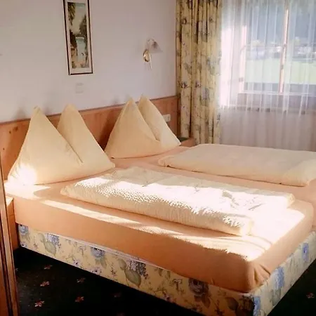 Finkenhof Bed and Breakfast *